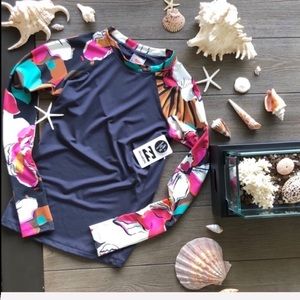🌴🌼BILLABONG- RASH GUARD🌼🌴
